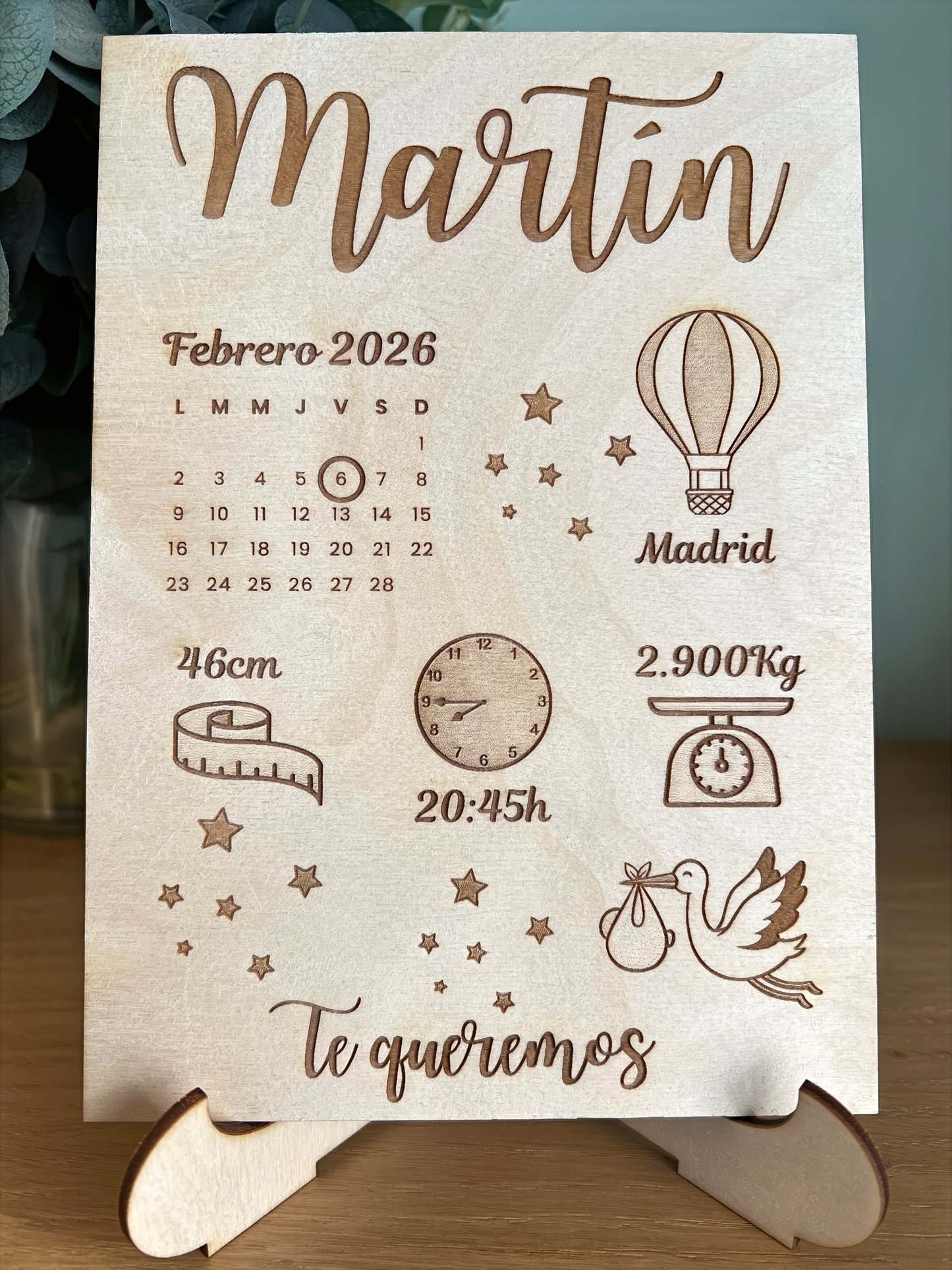 Los datos de su nacimiento en madera