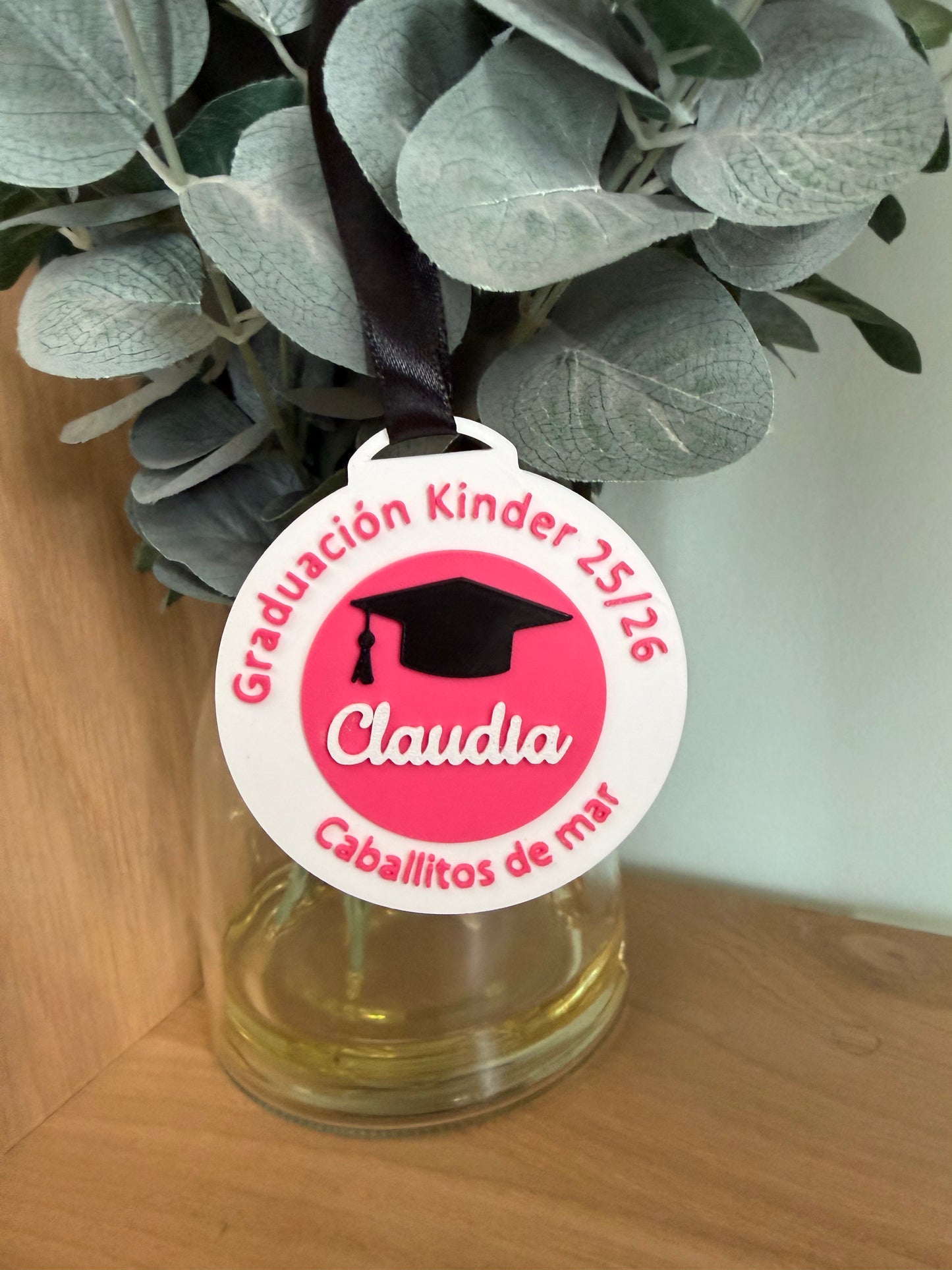 La medalla de su graduación