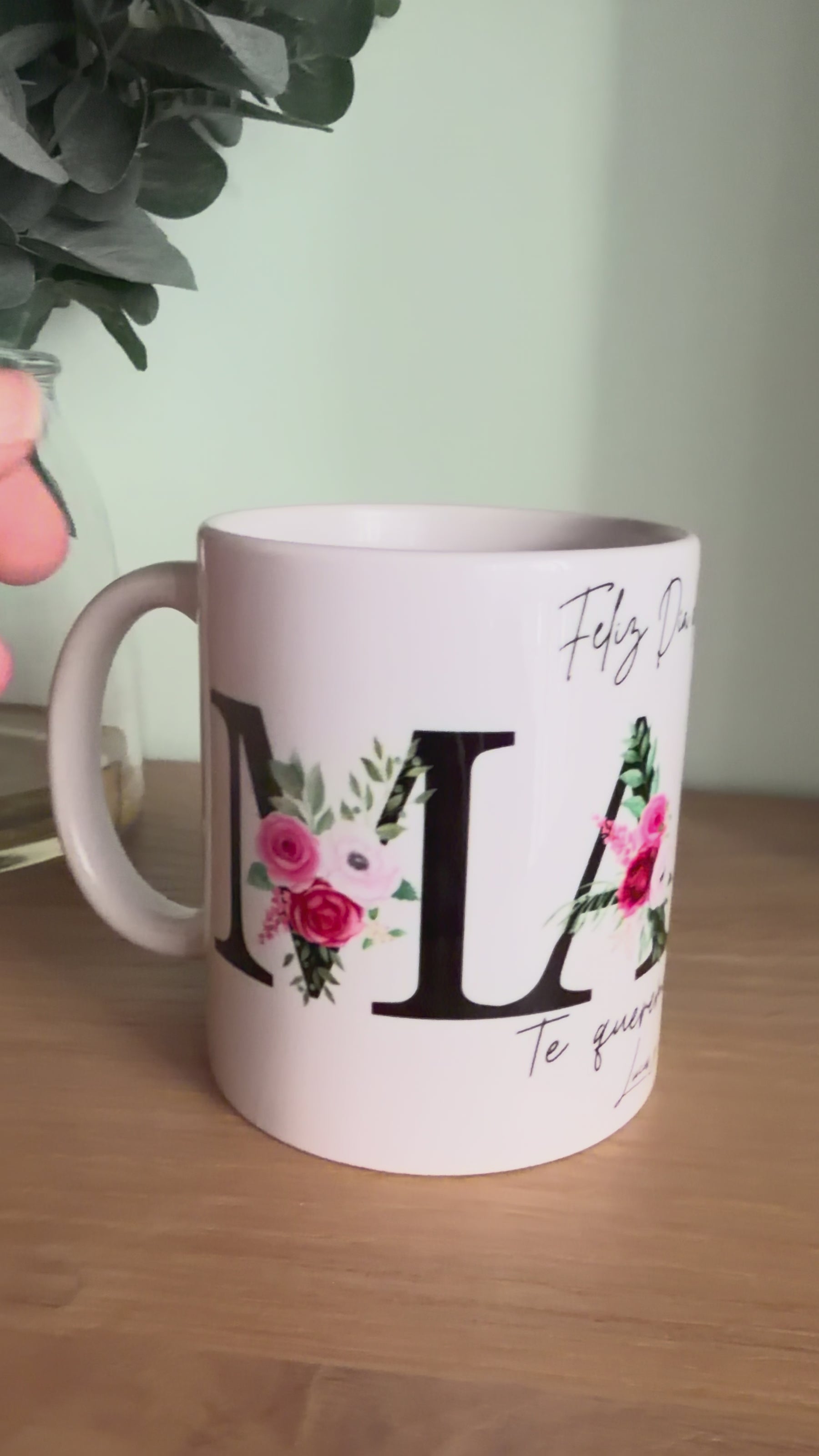 Taza personalizada para mamá con fotografía familiar.