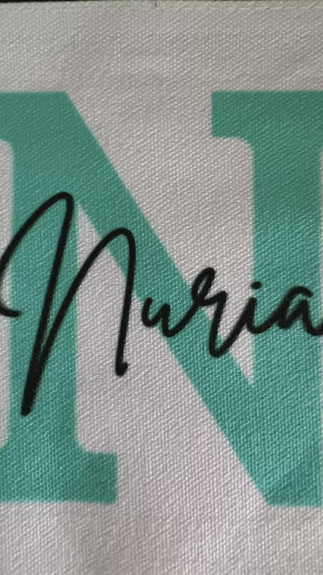 Neceser personalizado con nombre.